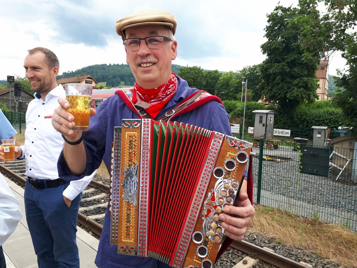 odenwaldfan's tweet photo. Seit heute wirbt ein Zug der Westfrankenbahn für den bayerischen Odenwald. Eine tolle Aktion. https://t.co/u5asSrwkqq