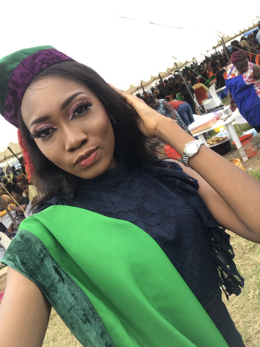 boluwah_'s tweet photo. BSc in the bag💃🏽💃🏽👩🏽🎓👩🏽🎓
#the14thSetCU #PeculiarSet https://t.co/WHxajDKuua