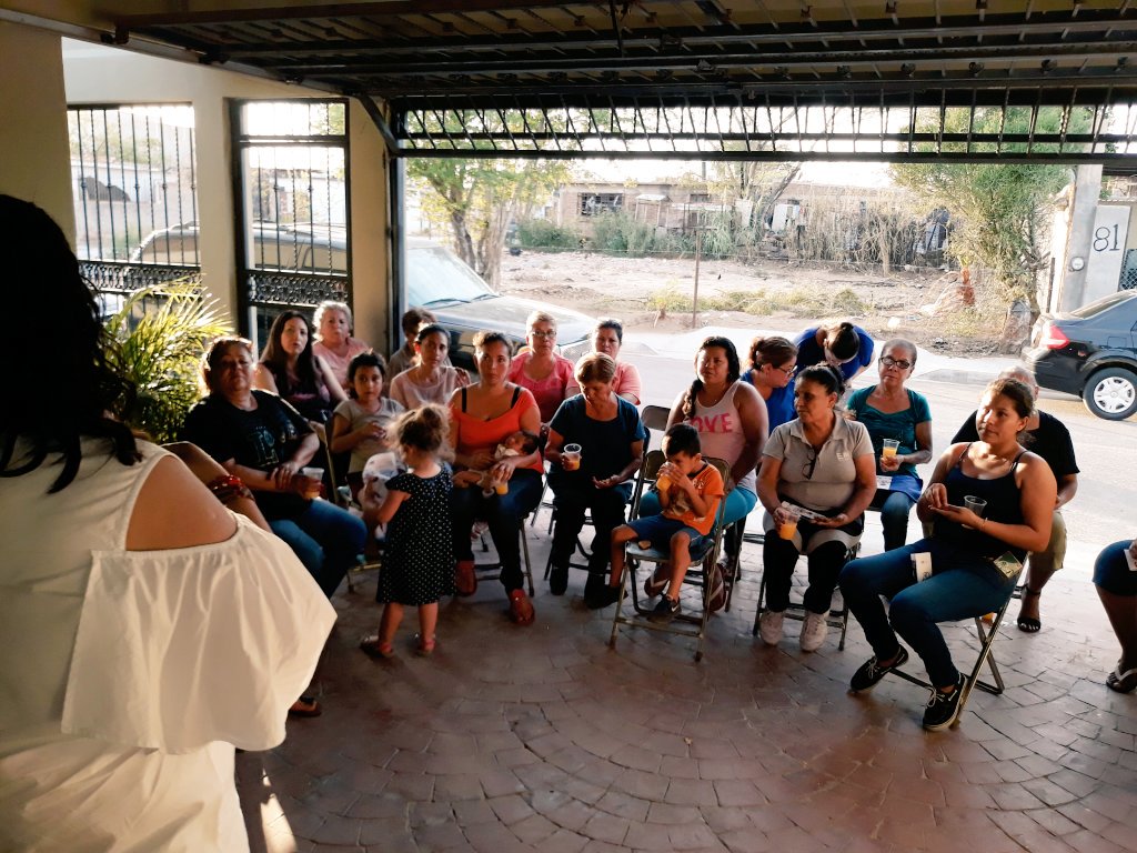 SonoraPpm's tweet photo. La Sria. De @SonoraPpm del @PANporSonora @ZulmaGal compartiendo "Un Buen Café con PAN" con mujeres de col. Solidaridad, tema: Mujeres Libres de Violencia. Gracias @CzarinaOM por tu valiosa participación. #ConBasesFirmes @netomunro @lisettelopezg @adrixaguilar https://t.co/FhDod41hDb
