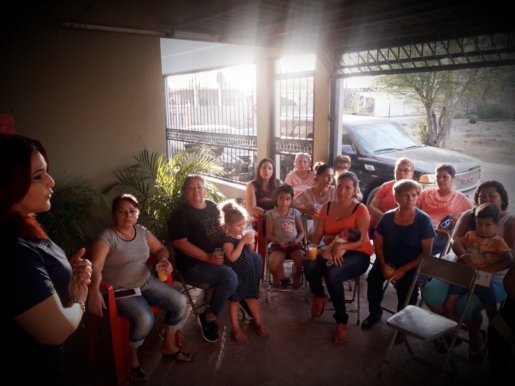 SonoraPpm's tweet photo. La Sria. De @SonoraPpm del @PANporSonora @ZulmaGal compartiendo "Un Buen Café con PAN" con mujeres de col. Solidaridad, tema: Mujeres Libres de Violencia. Gracias @CzarinaOM por tu valiosa participación. #ConBasesFirmes @netomunro @lisettelopezg @adrixaguilar https://t.co/FhDod41hDb
