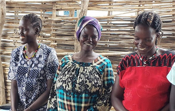 USAforUNFPA's tweet photo. In #SouthSudan only 4% of #girls attend secondary school🎓

Lack of education is linked to higher rates of #ChildMarriage, early or unintended #pregnancy &amp; poverty

@UNFPA midwives provide #FamilyPlanning care so girls can take control of their lives

https://t.co/QluTgVc5Ia https://t.co/XCMmsKu6ZV