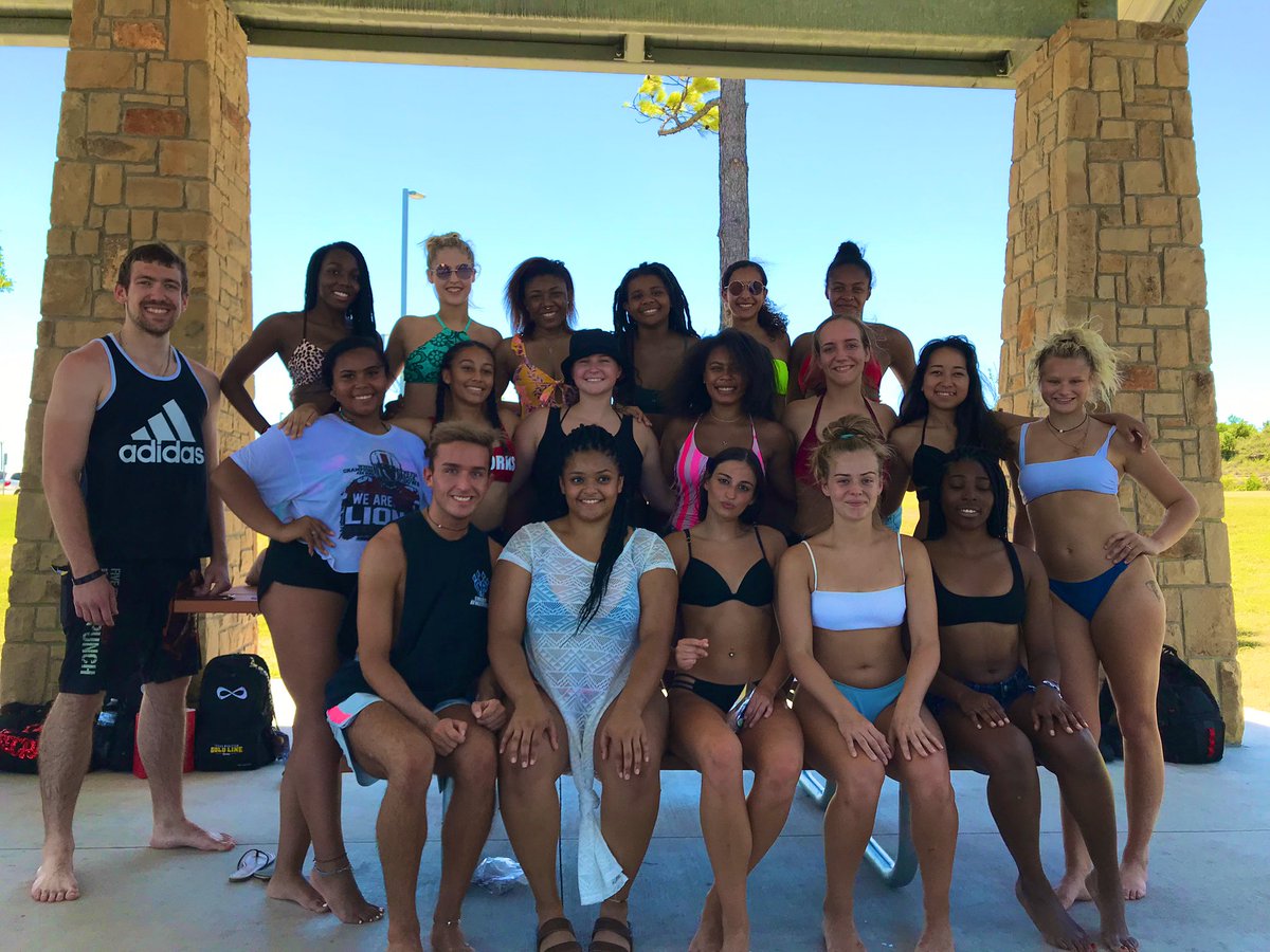 miracleclaay's tweet photo. I never wouldβve thought college cheer was something I could do.. β
https://t.co/k39VeL5y7T
