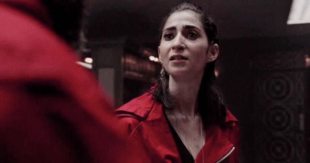 xflorenzistan's tweet photo. «To love you need courage. I have courage. Look. “Helsi, I love you. I love you so much that I would have a family with you.” See? This is bravery.» ✨

MY FUCKING QUEEN. ♥️

#LCDP3  #LaCasaDePapel3 https://t.co/sGVCoVPINp
