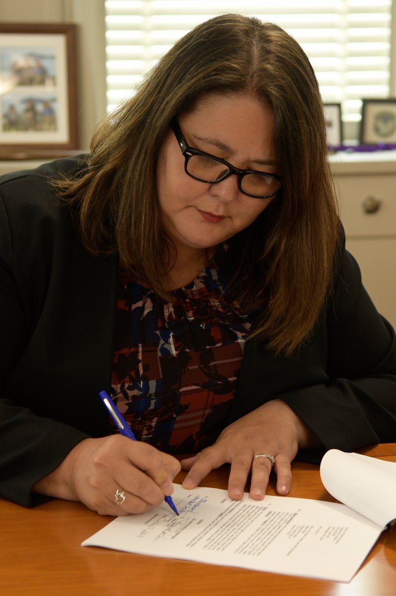 USIndianAffairs's tweet photo. .@ASIndianAffairs Sweeney &amp; @GRIC_Official Gov Lewis signed a historic agreement, which allows @BureauIndianEdu to lease the new education facility to operate the Gila Crossing Community School. We're excited for our students &amp; thankful for this partnership! #NativeEd https://t.co/jvphOPK7rB