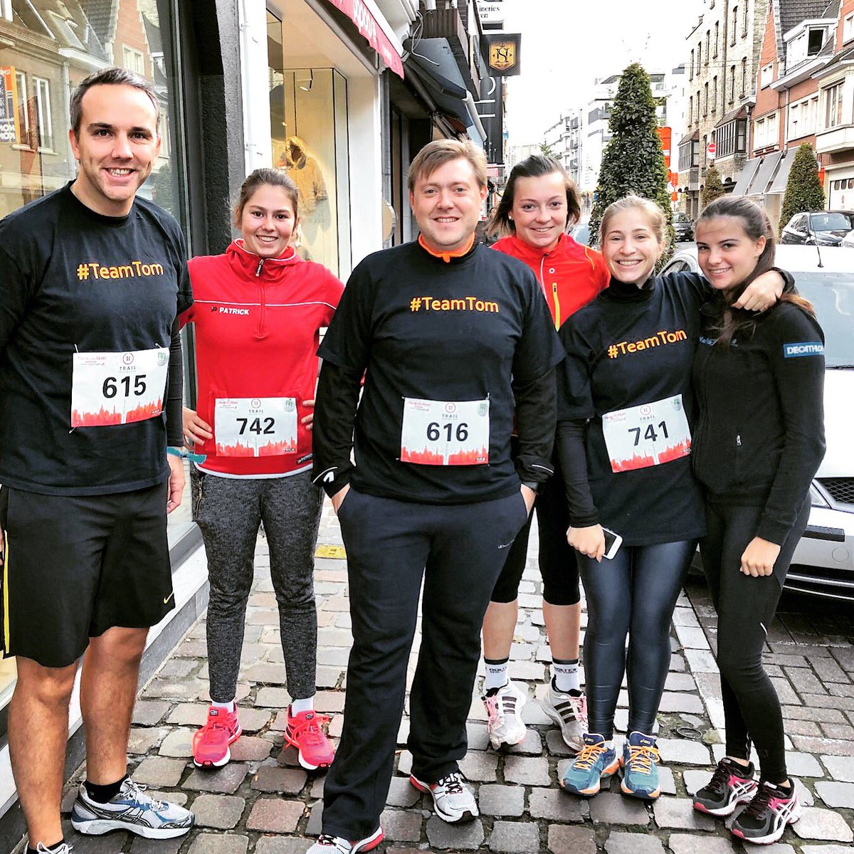 tomvdkendelaere's tweet photo. Mooie #ViveLeVelo met Jesse Vandenbulcke vandaag. Samen in #Roeselare gelopen voor het goeie doel. Drie keer raden wie de fitste was😉😏🤷🏼♂️ #dodm https://t.co/gBPMxO8sp3