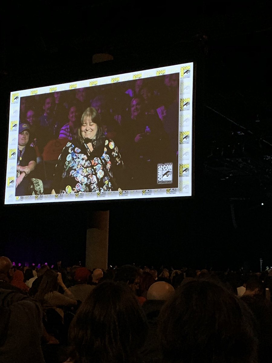 ayeharmony's tweet image. @SD_Comic_Con BUTTON LADY HAS MADE AN APPEARANCE IN HALL H!!!! #SDCC #ButtonLady