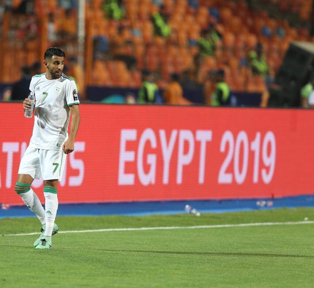 Cityarabia's tweet photo. نجمنا رياض محرز @Mahrez22 بطلا لكأس الأمم الإفريقية ٢٠١٩ ✌️

مبرووووووووووك يا رياض 💙

#الجزائر_السنغال
🔵 #السيتي https://t.co/TrSoQlX0Q5