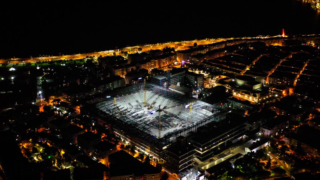 Geceyi güneş siler
Beni senin hasretin
Tek başıma sanki mahşer yeriyim
Yüreğimdeki her yer, bu ev de seni bekler 

#Göztepe #GözGözTv #GürselAkselGöztepeStadyumu #GürselAkselSporVeSağlıklıYaşamMerkezi <a href="/GoztepeStadi/">Gürsel Aksel Stadı</a>