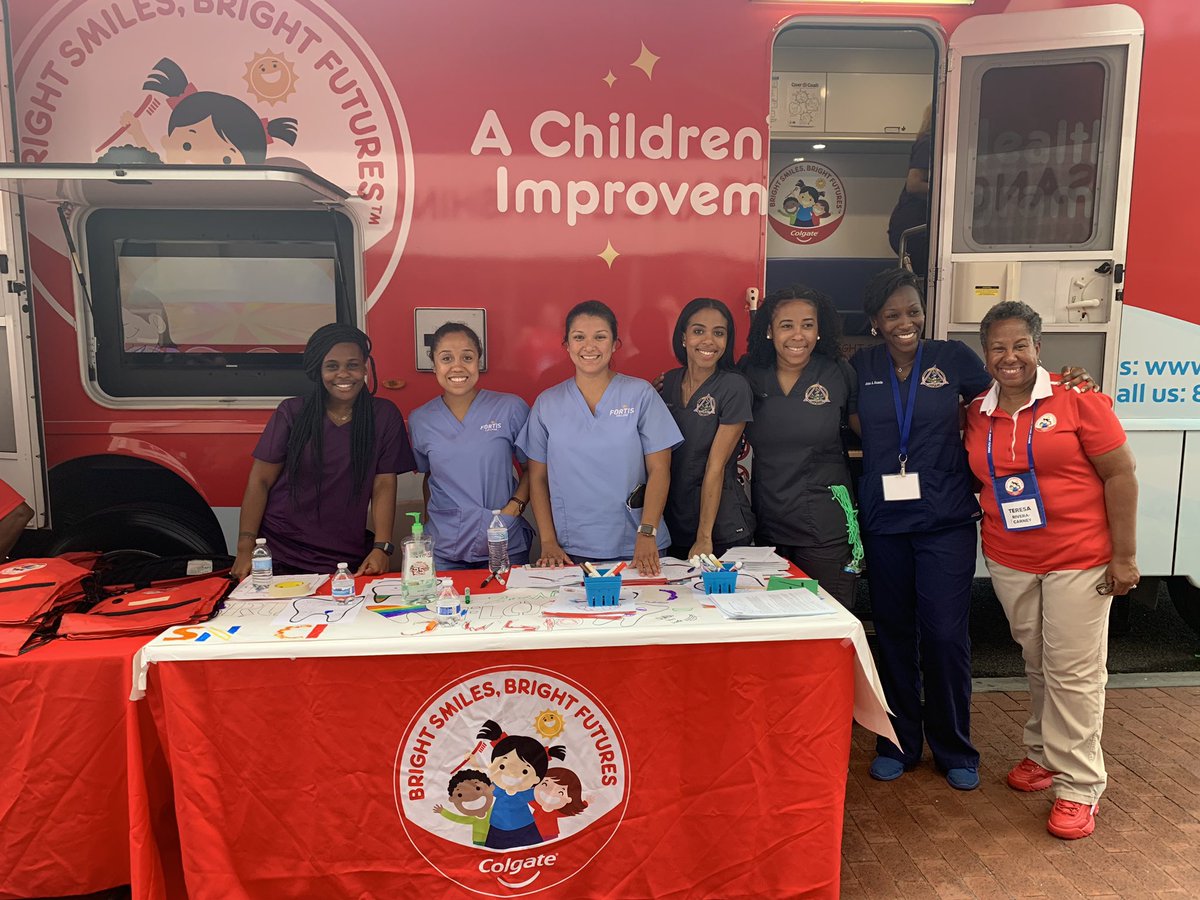 ColgateBSBF's tweet image. We were happy to be part of the @NDA1913 HealthNOW outreach yesterday morning at the 106th NDA Conference. Thanks to our students and volunteers that came out to spread smiles with @BGCGW and @BGCA_Clubs! #ColgateBrightSmiles