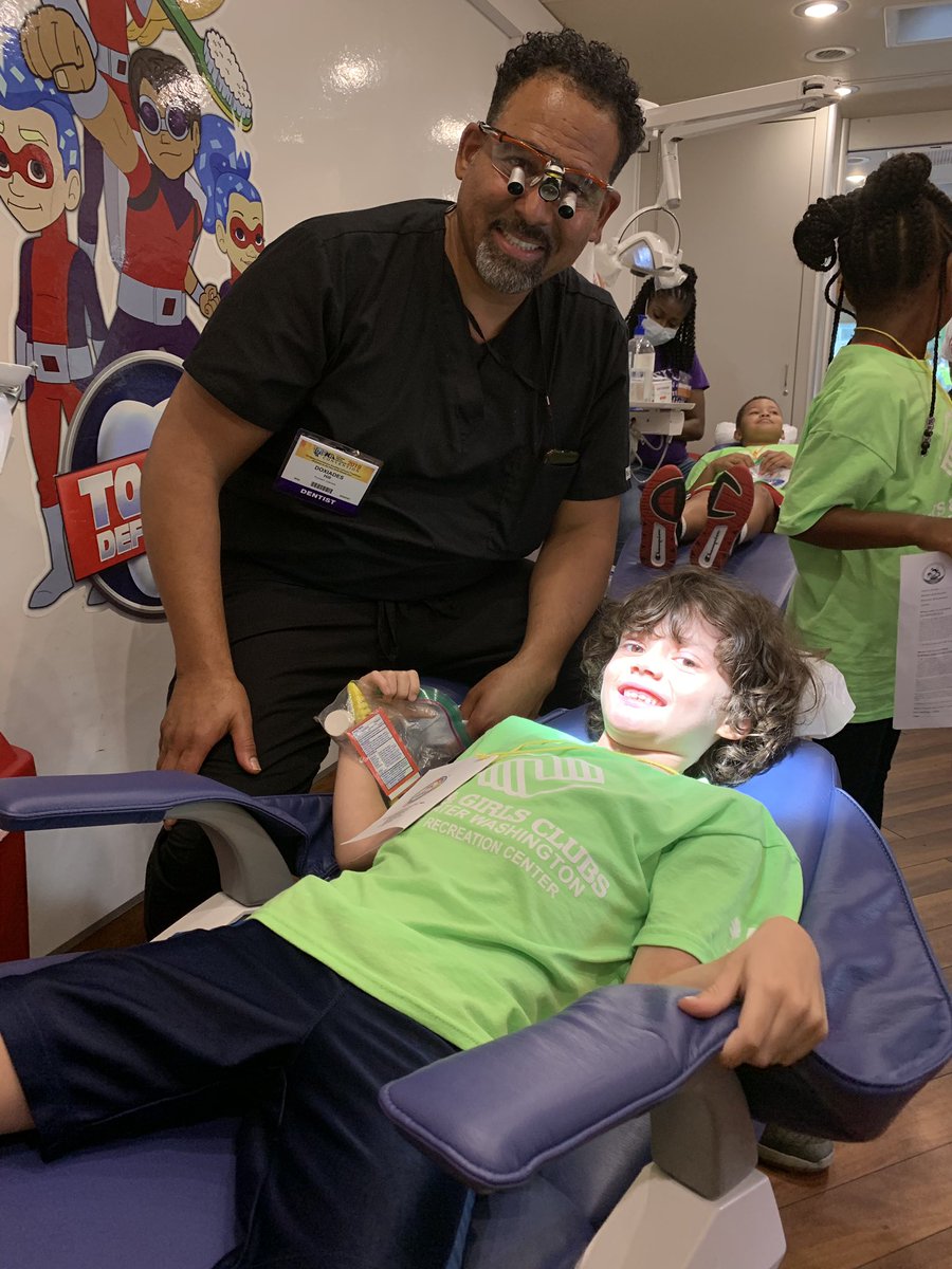 ColgateBSBF's tweet image. We were happy to be part of the @NDA1913 HealthNOW outreach yesterday morning at the 106th NDA Conference. Thanks to our students and volunteers that came out to spread smiles with @BGCGW and @BGCA_Clubs! #ColgateBrightSmiles