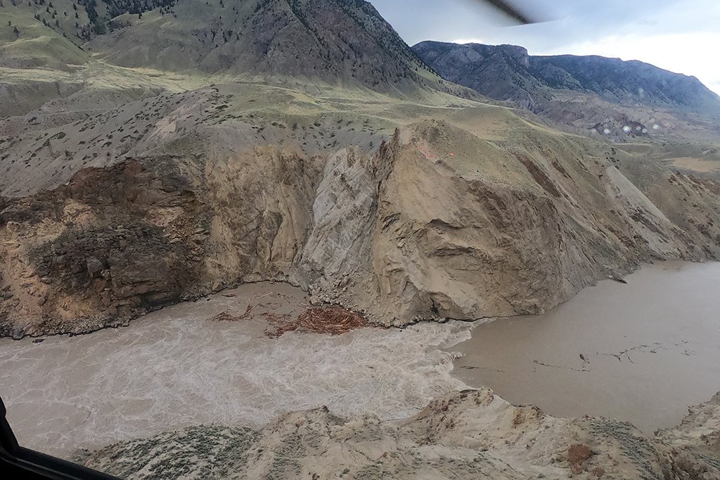 DFO_Pacific's tweet photo. We’re working with First Nations and the Province of British Columbia to do everything possible to ensure that fish are able to navigate past the #BigBarLandslide in BC. https://t.co/D33Zy7QksI https://t.co/b2zpSWhi4y