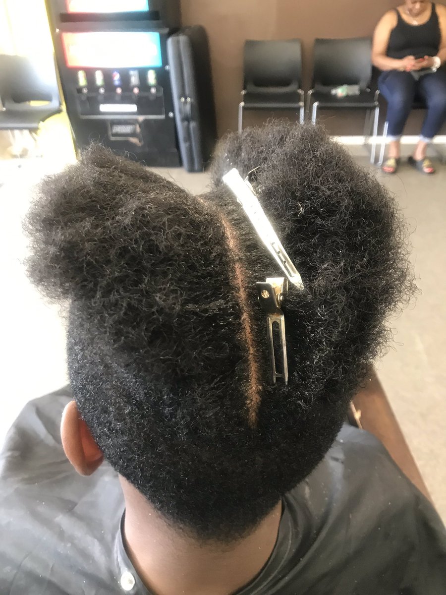 StylesByJanniya's tweet photo. Before and after💈💪🏾
—
#chicagostylist #chicago #chicagobraider #chicagolocs #loctician #naturalhair #goddessbraids #boxbraids #goddesslocs #fauxlocs #bohemianlocs #feedins #sewins #chicagofeedins #chicagoponytail #haircare #twa #bigchop #naturalhair #femalebarber #chicagobarber https://t.co/lhT159Iaq3