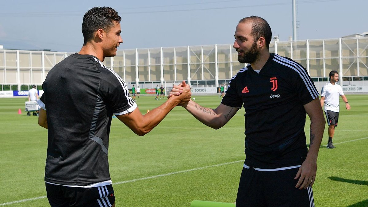 ESPNBrasil's tweet photo. Higuaín viajará com a Juventus em excursão pela Ásia, mas não terá camisa 9; leia em https://t.co/QMREbnbKZa https://t.co/1u9JNsJ7po