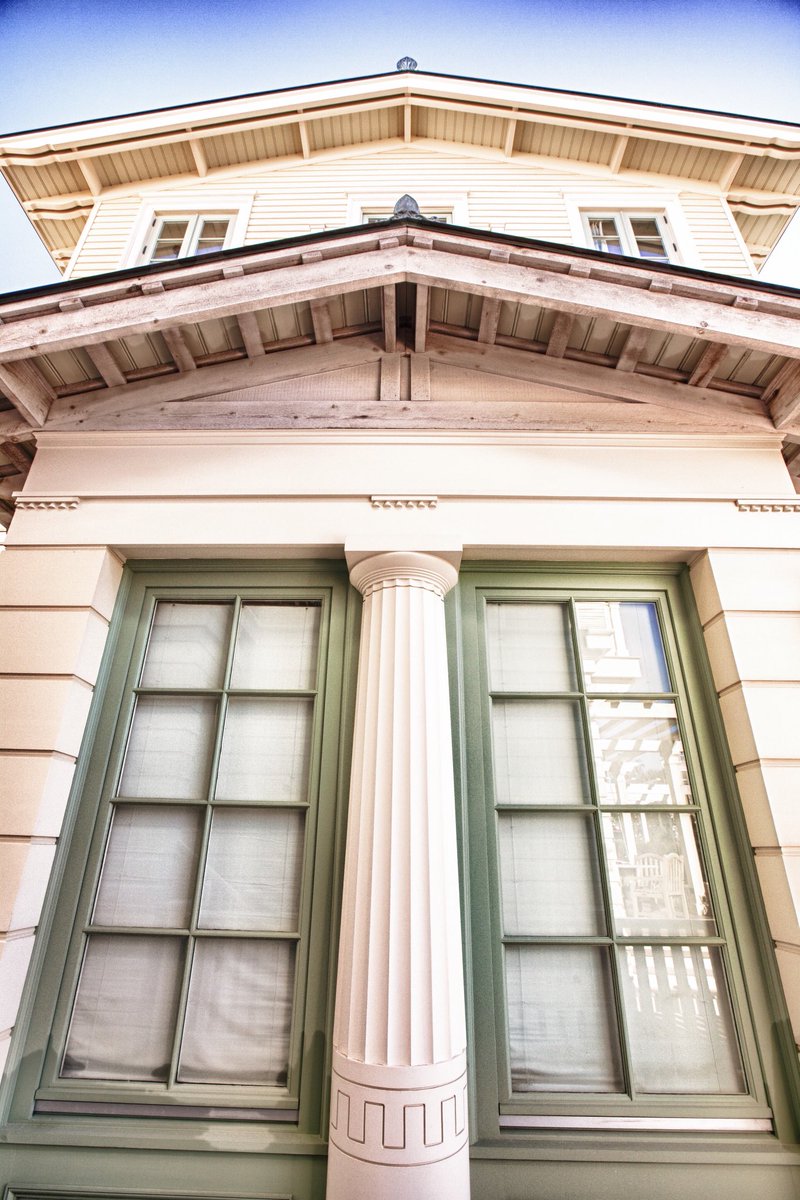 This wooden classic in <a href="/SeasideFL_/">SEASIDE®</a> never fails to put a smile on our faces. See it inside and out on our website at the link here or on our Houzz portfolio! efsanjuan.com/case-study-05.…
Architect: <a href="/RAMSArchitects/">RAMSA | Robert A.M. Stern Architects</a> 
Builder: O.B. Laurent Construction
Photography: Steve Mangum