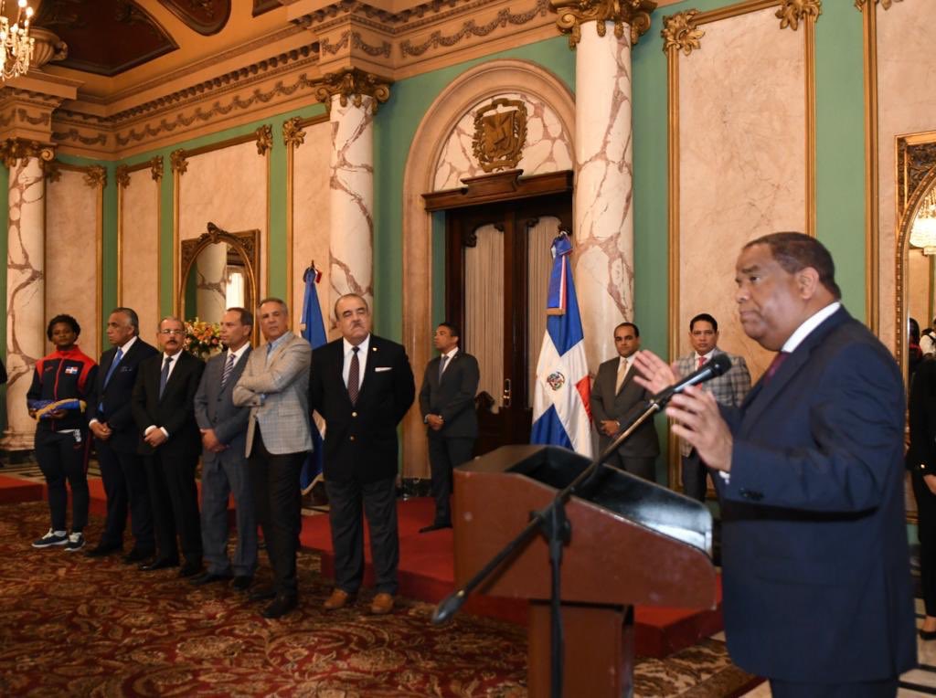 “Esta es la delegación que mejor preparada va a unos Juegos Panamericanos, han tenido la oportunidad de conocer a sus adversarios con múltiples torneos de preparación, lo que genera confianza y seguridad para llegar a nuestra meta. ¡En @Lima2019Juegos, vamos por más!”.-@dddiaz.