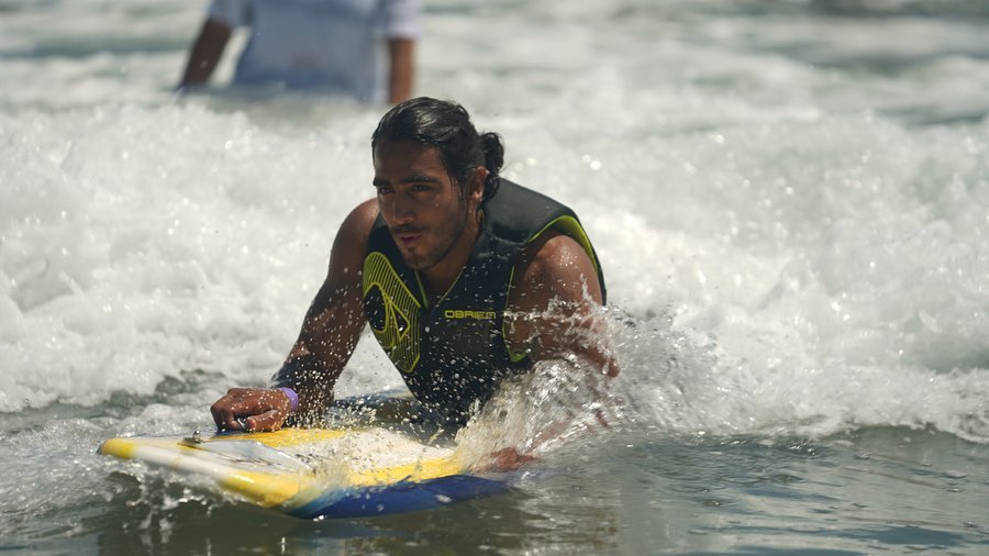 Agradecido con la vida de poder compartir con personas tan llenas de vida y voluntad que crean momento a momento un mundo mejor. Gracias <a href="/surf_sonrisas/">Surfeando Sonrisas</a> 
@lasolasacapulcosurfschool por esta experiencia tan linda. Y gracias @germundp por inmortalizar estos momentos.