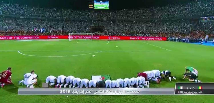 فعلوها الأبطال 💪🏼 
مليون مبروووك للجزائر 🏆🇩🇿
#الجزايز_السنغال