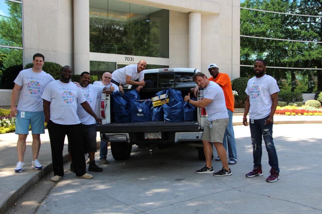 DunBradstreet's tweet photo. Thanks to the generous donations from #TeamDNB in Greensboro, we were able to deliver ~1,000 pounds of food for @OutofGardenProj! #DNBDoGood https://t.co/Lf7CEqJn8w