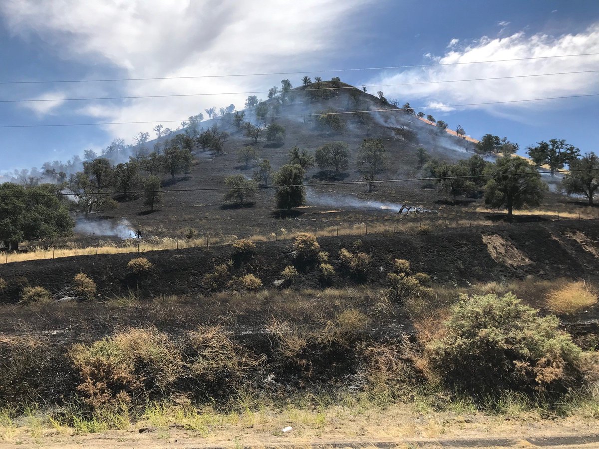 kerncountyfire's tweet image. Kern County Fire is currently fighting a brush fire, dubbed the Rolling Fire, that started in the area of Hwy. 223 and Hwy. 58. It has burned approximately 40 acres and is 30% contained at this time. #rollingfire #kerncountyfire