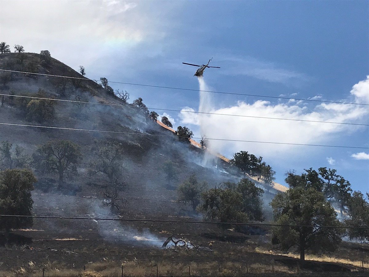 kerncountyfire's tweet image. Kern County Fire is currently fighting a brush fire, dubbed the Rolling Fire, that started in the area of Hwy. 223 and Hwy. 58. It has burned approximately 40 acres and is 30% contained at this time. #rollingfire #kerncountyfire