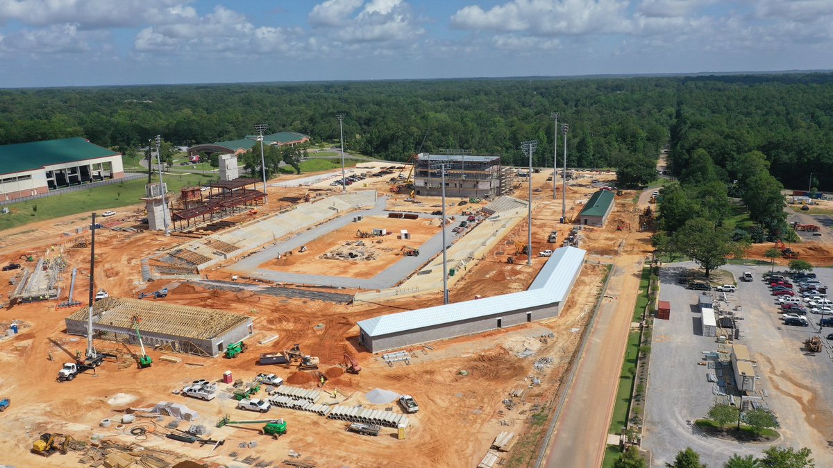 CDFLPlus's tweet photo. NEW aerial of @HancockWhitney Stadium! #powerofplus #GoJags #JagNation #progresshot @WeAreSouth_JAGS https://t.co/vFy1hxduRP