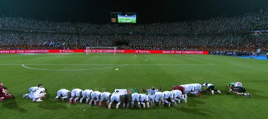 ActuFoot_'s tweet photo. Quelle image ! 🇩🇿 #CAN2019 https://t.co/ikxnpZoees