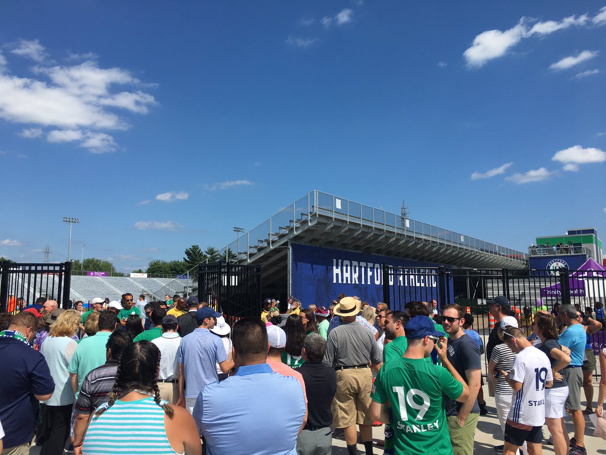 TheHartfordGuy's tweet photo. IT'S HOT, FOLKS. But are we still going to #FillTheDill for @HFDAthletic tomorrow? ABSOLUTELY!

To keep us cool, they'll have:

- Cooling stations w/ misters
- Free ice cream for kids
- Free ice water fill-ups (bring a bottle!)

Plus, the shaded picnic area under the maple trees! https://t.co/GlqillgTI0