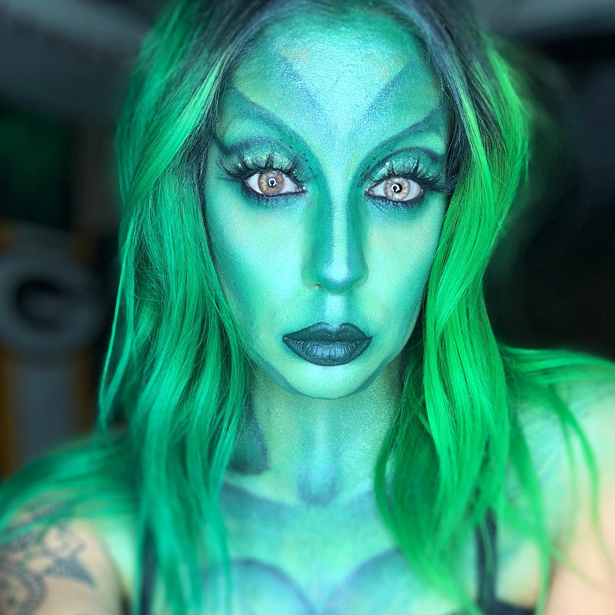 Cruisin down the street in my UFO
Zappin some bitches, abductin some hoes.💚👽
#ufo #alien #area51 #stormarea51
#makeuptutorial #makeupartist #losangelesmakeupartist #makeuptrends #anastasiabeverlyhills  #morphexjamescharles #morphebabe #alienmakeup #anastasiabeverlyhills