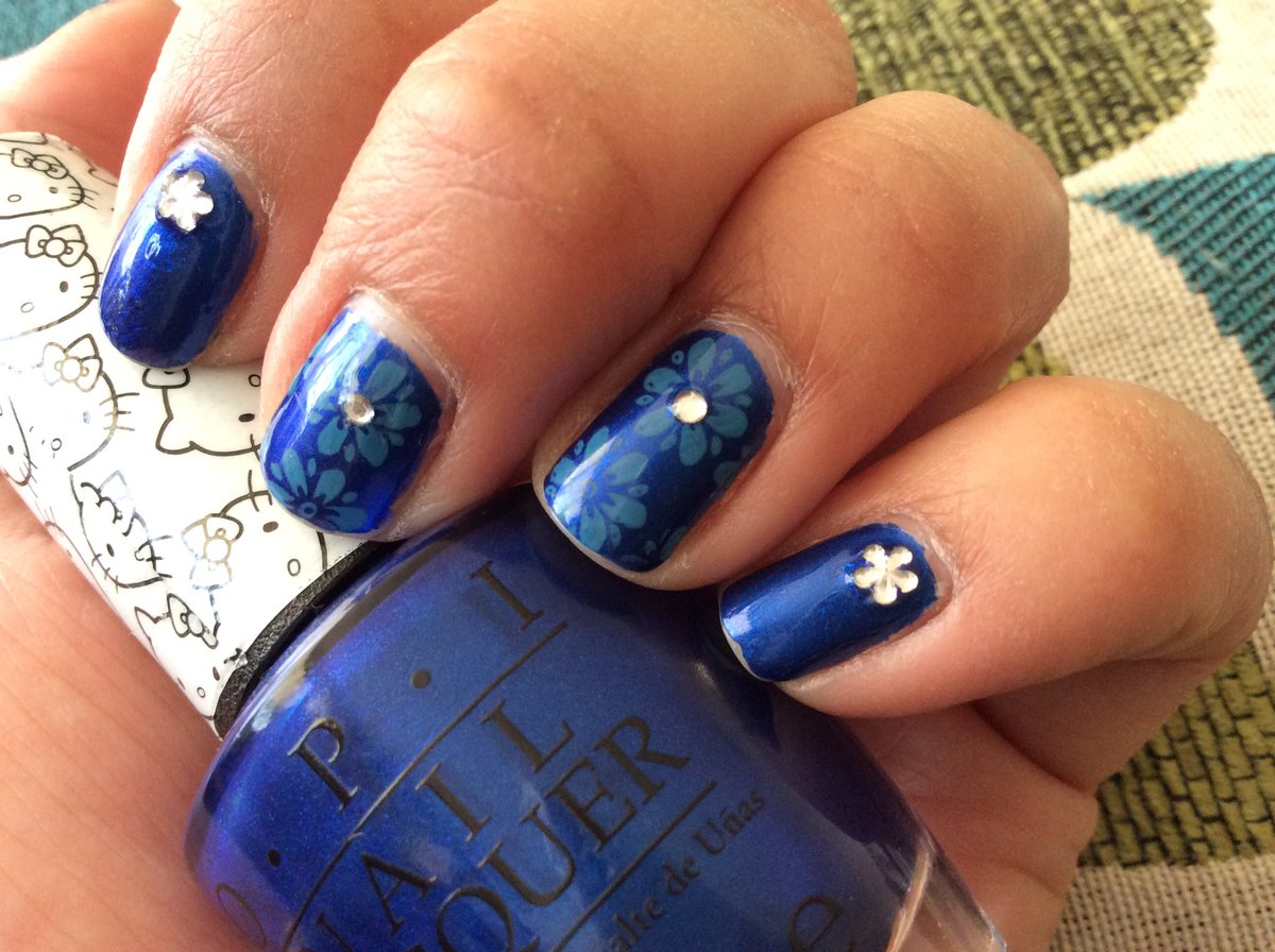 NailLovers1's tweet photo. #NailArt #OPI #BlueMyMind https://t.co/e8nSvvuMTF