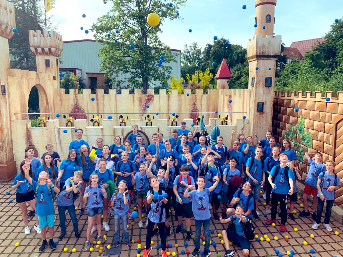 FFZOppum's tweet photo. Heute waren wir im Freizeitpark „Schwabenpark“! 
Da der Park ein breites Angebot an Fahrgeschäften hat. 
Konnten unsere „Kleinen“ und auch die „Großen“ auf ihre Kosten kommen.
War ein super Tag!!

Wir freuen uns jetzt auf die restlichen Tage der Fahrt! https://t.co/nNxMlhMAJf