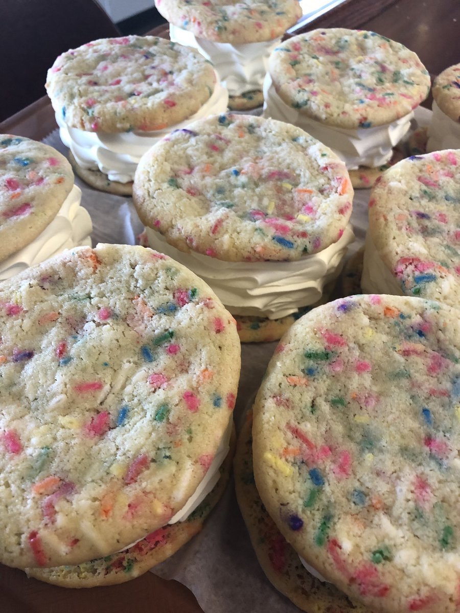 adrians_cb's tweet photo. Homemade cookies filled with creamy delicious Perry’s Custard!! #perrysicecream #freshandhomemade #familyownedandoperated https://t.co/0dVolIawXv