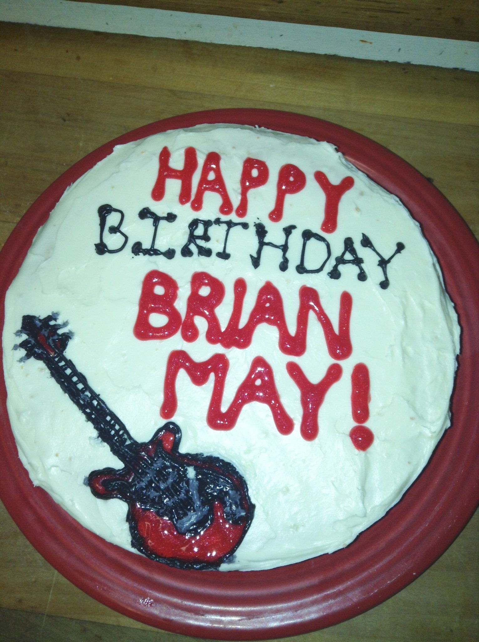 I made a very bad cake for Brian May\s birthday. Happy birthday again :) 