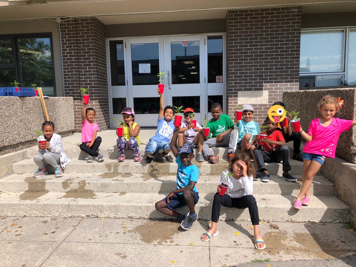 MsAlexisA's tweet image. Friday was filled with some of our favourite things! We measured our pepper plants, played jeopardy, and ended with with water day! ☀️ #summerlearningfun #ASPIRELRSD