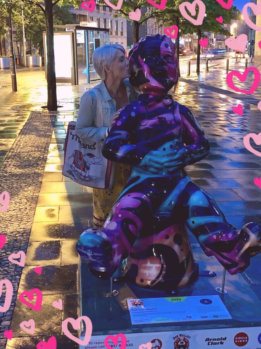 SusanMcGhee123's tweet image. Fab night, great food at The Devils Advocate, wonderful show...Legally Blonde at the Kings Theatre and even found a Wullie to pucker up to on the way back to the station. 😉 #Fridayfuntimes #LegallyBlonde