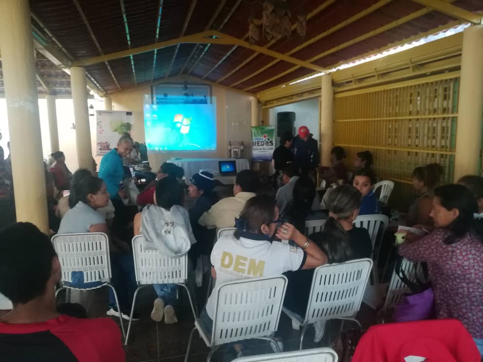 Obs_REDES's tweet photo. Participación de @FundaREDES_ en el encuentro «Intercambio de saberes y experiencias: Situación de las defensoras de #DDHH en la frontera». Guasdualito, estado Apure.
#19Jul
#ObservatorioRedes
#Guasdalito
#Apure https://t.co/CudGYp88Rr