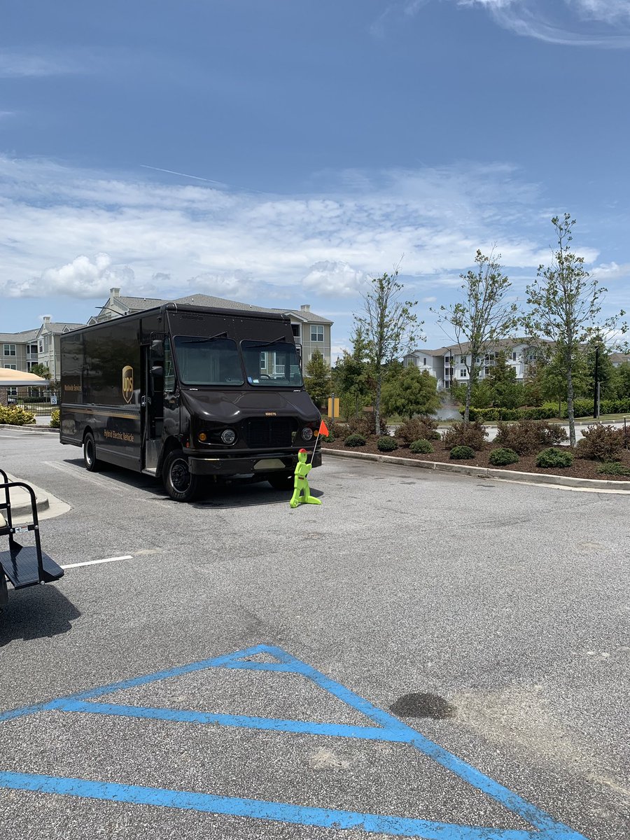 AbshereSteven's tweet photo. Green man is on the move in South Georgia! Savannah driver properly cleared the front of his car and removed the green man. #parkingselection #checkinfrontunderandrear #pedestriansafety #clearbeforeyousteer https://t.co/A6qMvbA8ll