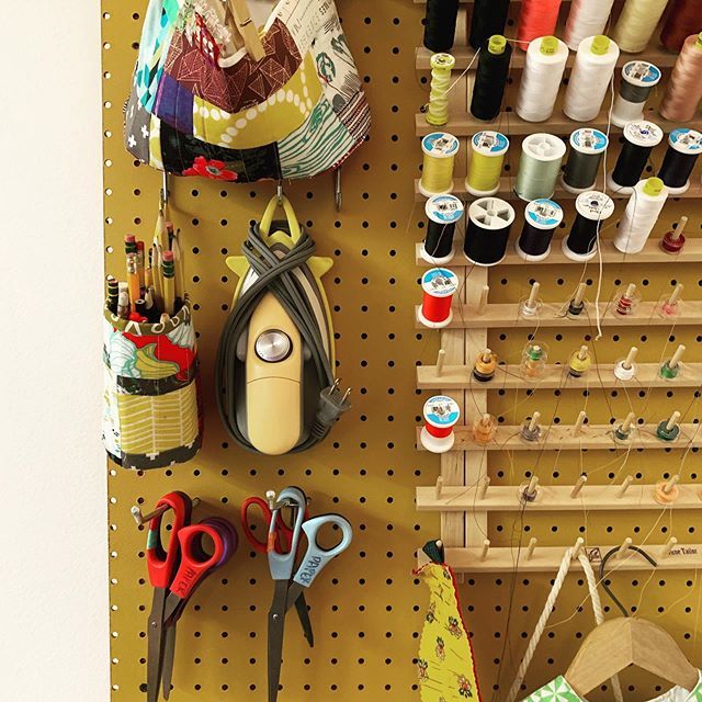 We found the perfect spot for our #olisomini at @hartfordstitch yesterday! She plays so well with others!