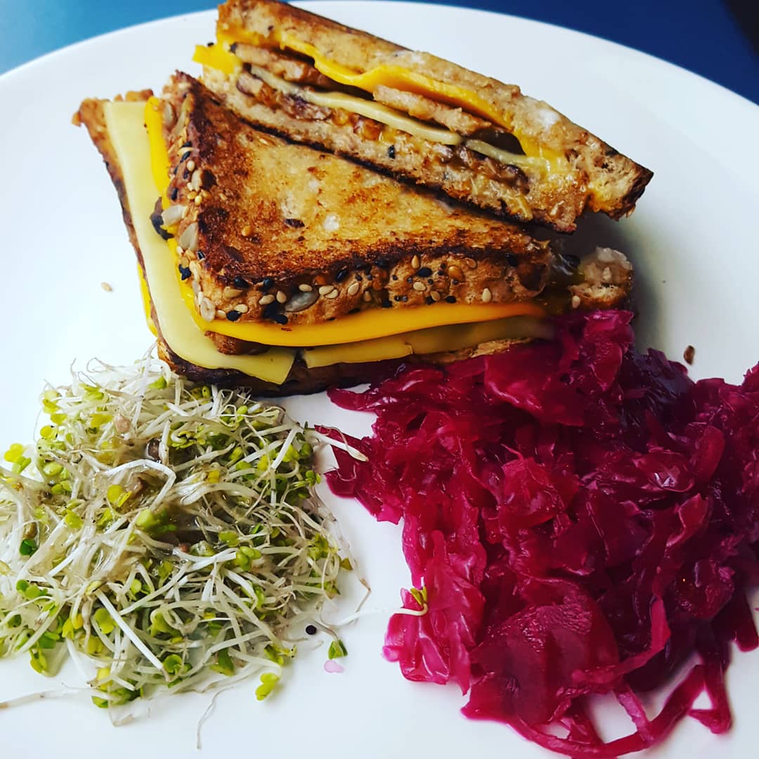 Type2Veg's tweet photo. #vegan #three #cheese and #bacon #grilledcheese - #american #cheddar and #smokedgouda with #smokey #tempeh bacon + #raw red #sauerkraut and #broccoli #sprouts

#type2veg reversed #diabetes #vegetarian #plantbased #food #diet #organic #weightloss #goals #bestlife #reversediabetes https://t.co/8mK0xCaHGc