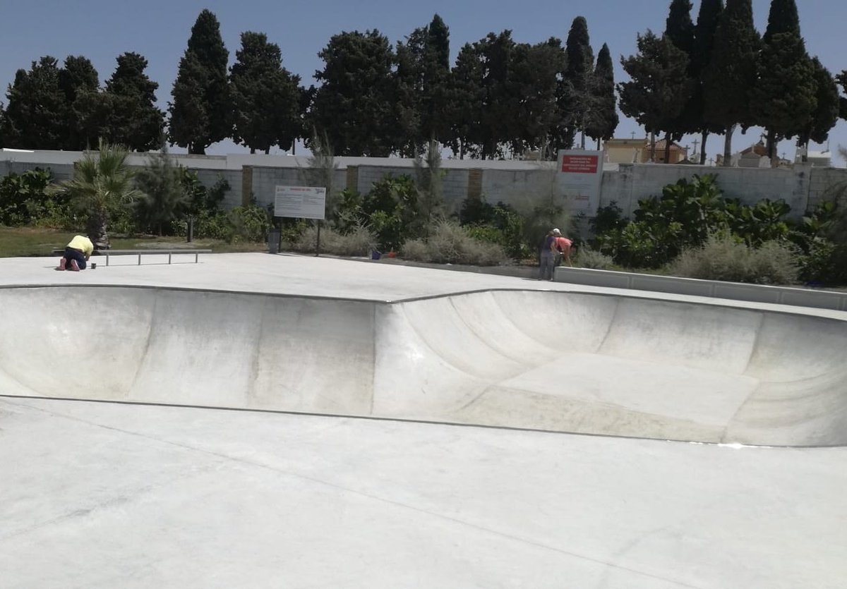 Últimos detalles de la pista de Skate #ImpulsaMorón #Juventud #Obras