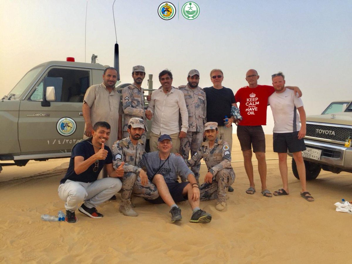 BG994's tweet image. #حرس_الحدود ينقذ ستة أشخاص (ثلاثة من الجنسية الدنماركية، سعوديّين، وكندي واحد) علقت مركباتهم في رمال الربع الخالي.