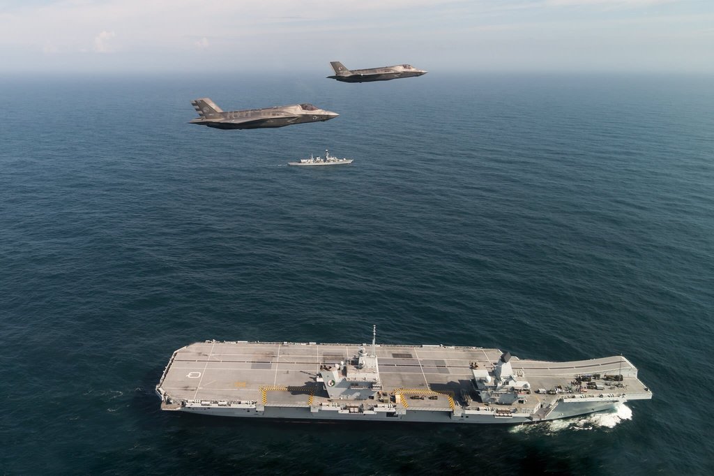 HMS Queen Elizabeth, HMS Monmouth and two F35Bs during WESTLANT18 [2048x1364] from /u/MGC91 at #WarshipPorn ➡ ift.tt/2O93wKI