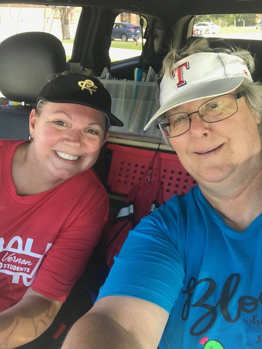 MmvAntony's tweet photo. Introducing our new AP to part of her attendance zone. Meeting kids and parents; giving out books. #RCISDjoy @MissMayVernon https://t.co/TIXP1MqsBj