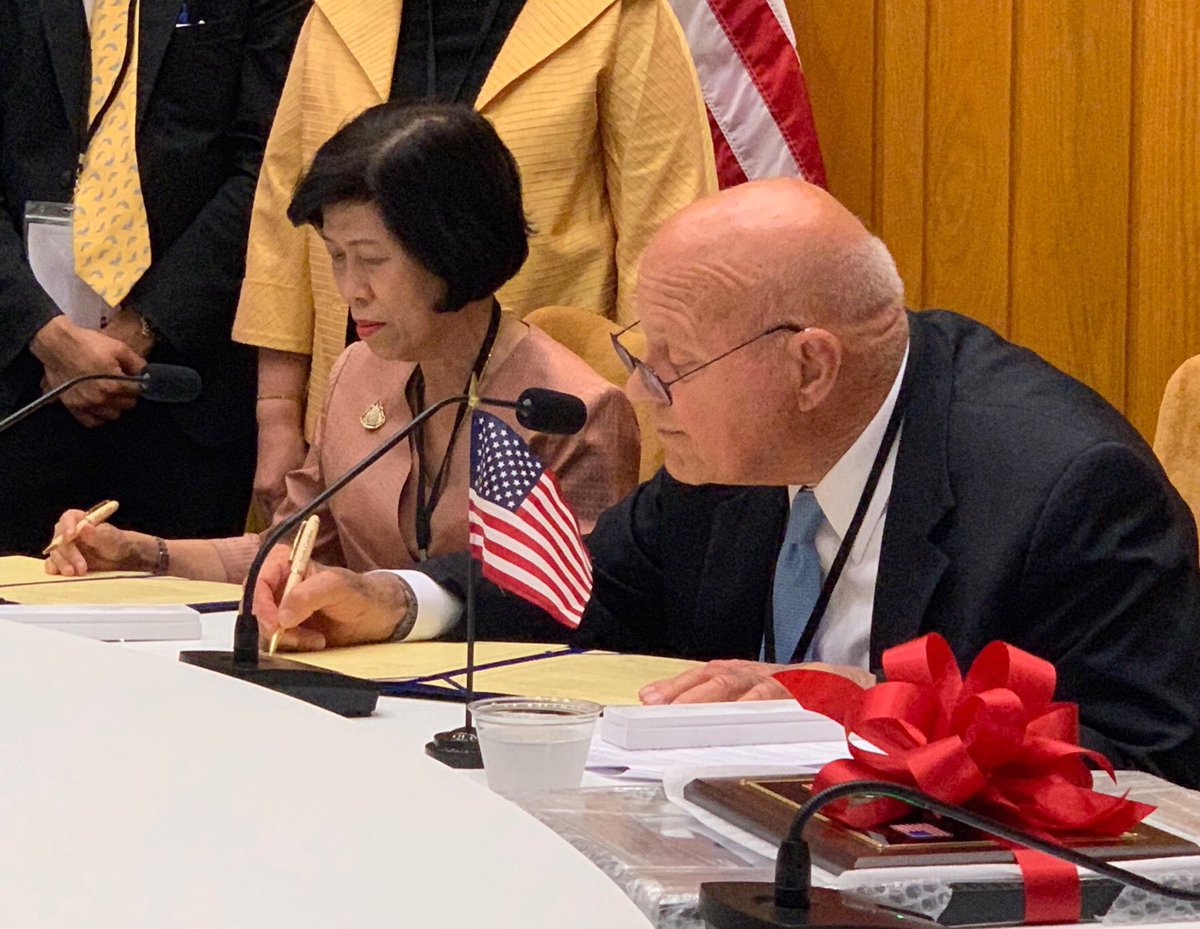 ThaiEmbDC's tweet photo. 19 July 2019 marks another important day in history of #SiameseTwins between Samut Songkhram Province #Thailand &amp; Mount Airy City #NorthCarolina #UnitedStates - Official Sister City partnership is signed today #SisterCities #ThailandUSrelations #ThaiGovernor #USMayor https://t.co/JmT6aDLSWX