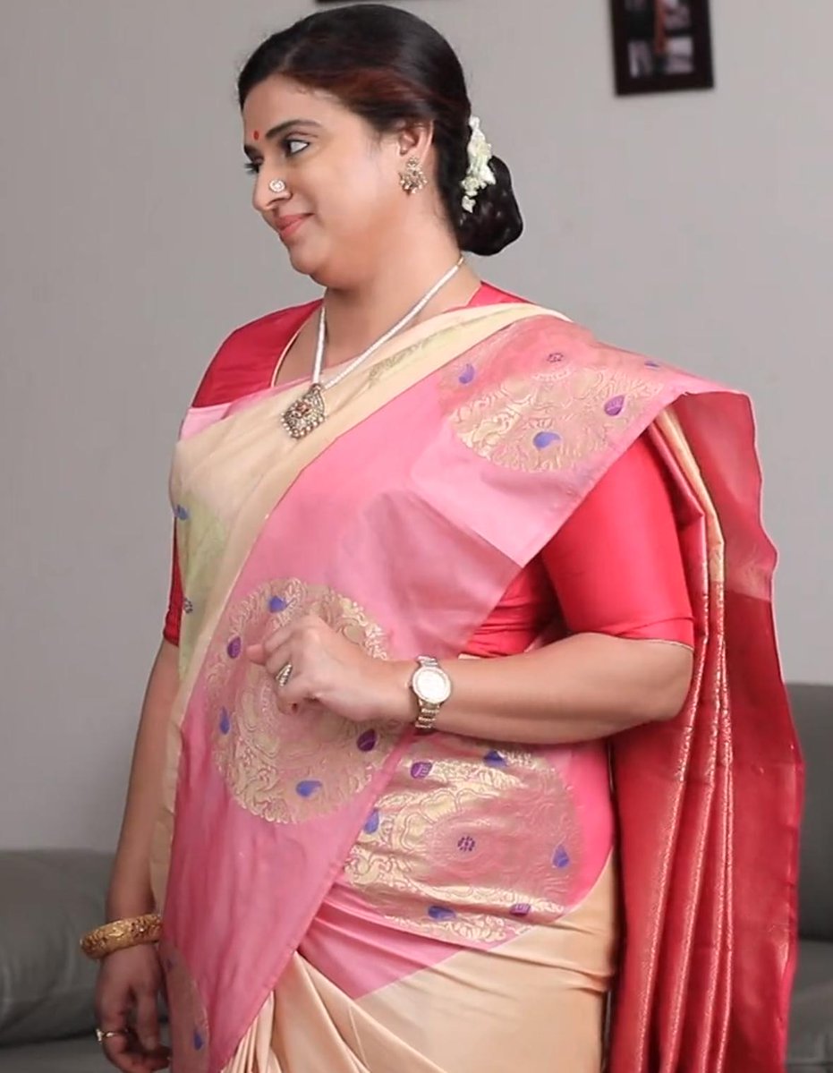 Image Pavitra Naresh in Dubai, Pavitra Honeymoon Collections నరేష్-పవిత్ర షికారు.. లీకైన వీడియోలు.. హనీమూన్ అయిపోయిందా