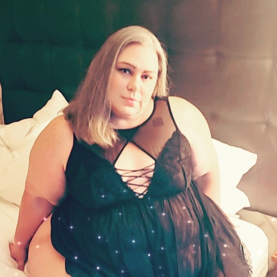 pearbooty88's tweet photo. Won't offer lifetime snapchat premium service anymore. So get in the lifetime one before it changes at the end of the month. Remember snapchat premium members are the only people who have a shot at an appearance! https://t.co/RzmJv1HKEZ