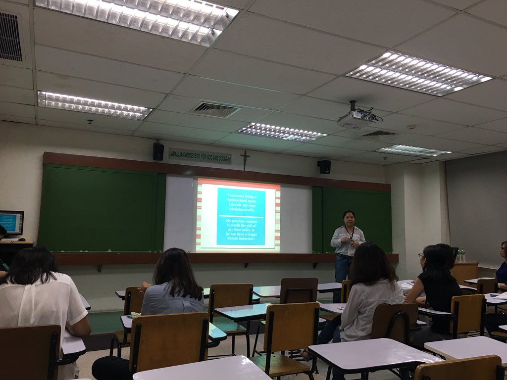 UnitedxEC's tweet photo. Now happening: Dr. Glylyn Marie Sapanhila-Aldea giving us insights on homeschooling. #6thEducatorsCongress #UnlimitED https://t.co/AWRbNCTQG4