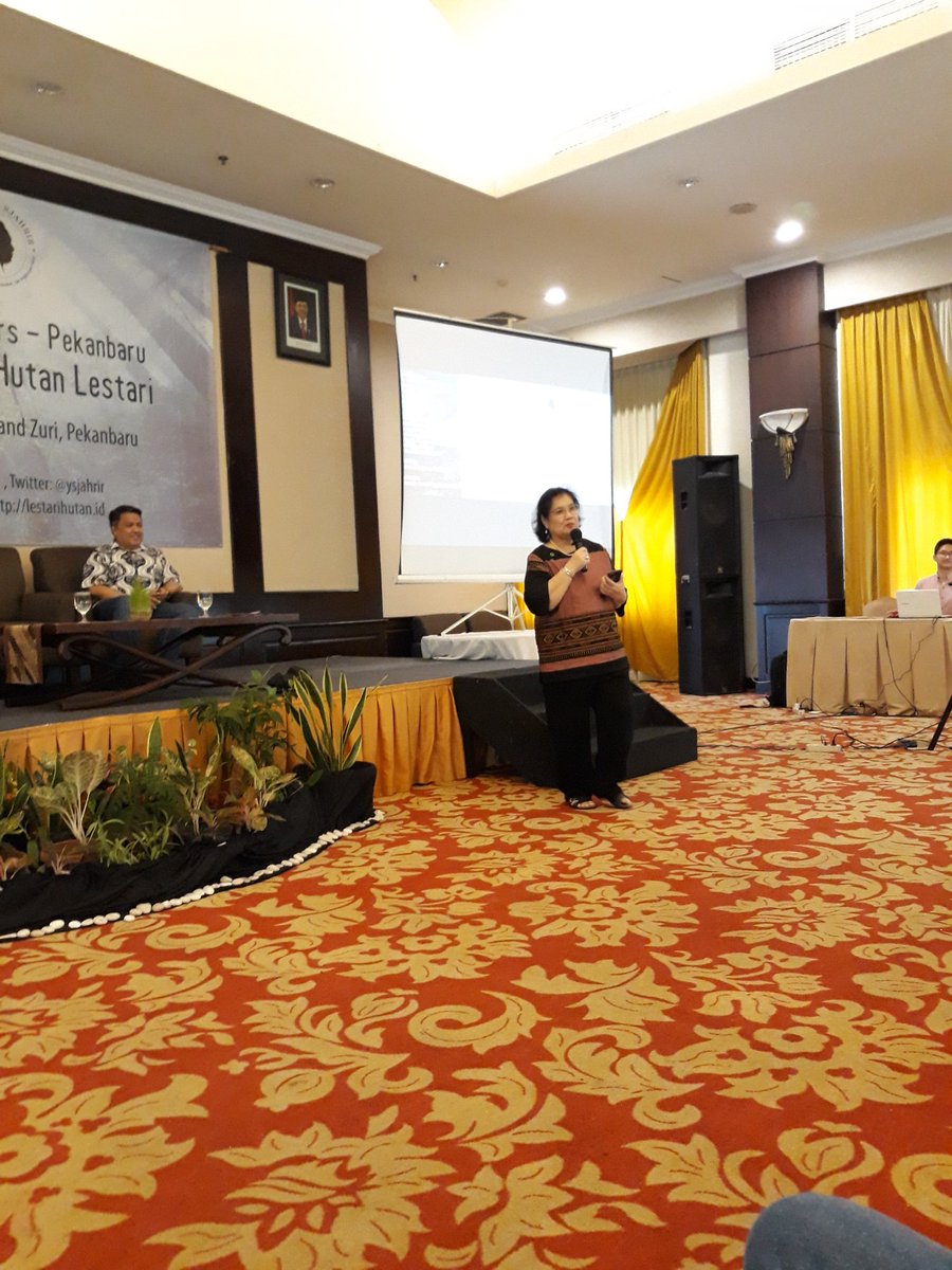 egafista's tweet photo. Materi perubahan iklim yang disampaikan oleh ibu Dr. Amanda Katili Niode selaku manager Climate Reality Indonesia.
@YSjahrir #lestarihutan https://t.co/H38dg56cFW