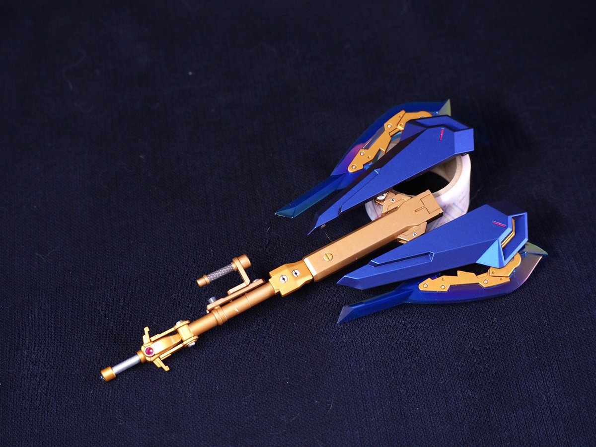 村里 壮二郎 村里屋店主 A Twitter 武器紹介 チャージアックス剣モード 今回剣と盾作るなら1度作ってみたかったモンハンで愛用してる武器種のチャージアックスを作ろうと思いつき製作しました 剣の方はmsgのライトソードを組み込んで発光ギミックをつけてみ