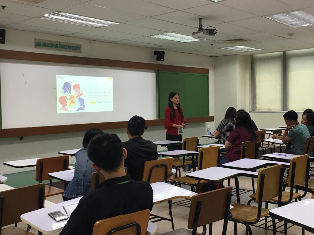 UnitedxEC's tweet photo. Now happening: Ms. Josephine Luz Sampanh de Leon giving us the talk on A.I. #6thEducatorsCongress #UnlimitED https://t.co/uqFc16Qb6F