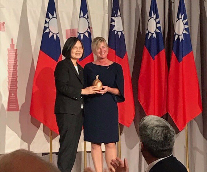 gofishwyo's tweet photo. What an honor tonight to give a big Wyoming welcome to Taiwan’s President Tsai @iingwen https://t.co/qAyhq8GTW2